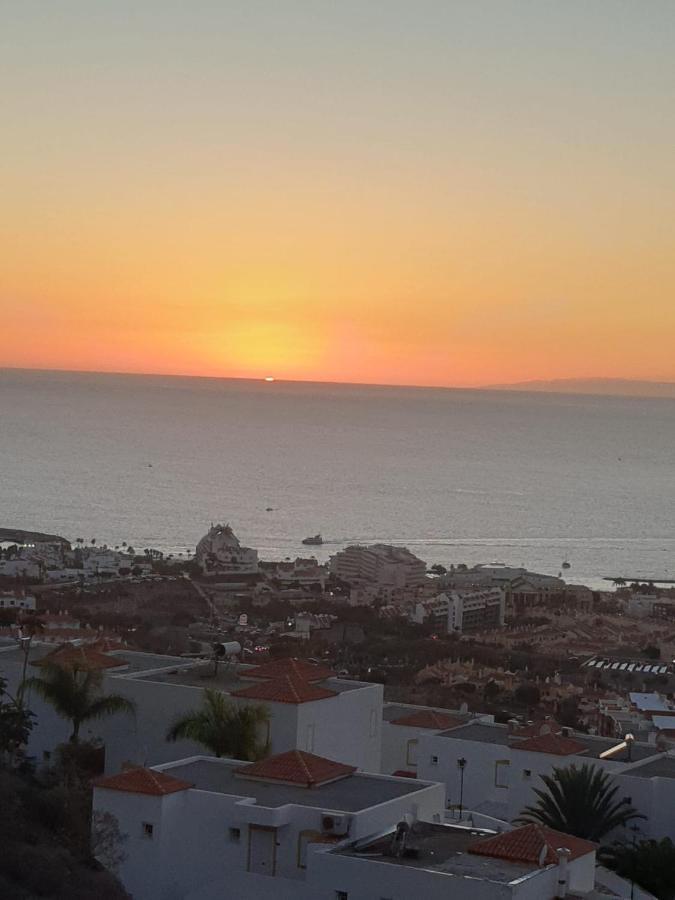 2 Bedroom Apartment With Breathtaking View Of The Sea - Sunset アデヘ エクステリア 写真