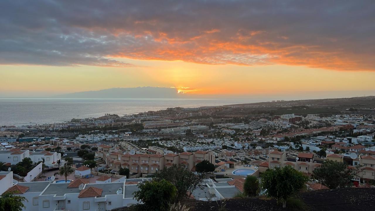 2 Bedroom Apartment With Breathtaking View Of The Sea - Sunset アデヘ エクステリア 写真
